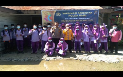 CIVITAS MTSS NAHDIYAH DAN SISWA MELAKSANAKAN VAKSIN COVID-19